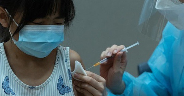 Tình hình COVID-19 tại châu Á: Nhiều nơi kêu gọi tiêm vắc-xin tăng cường
