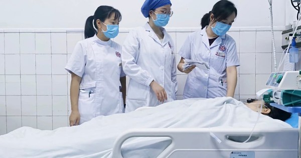 Chỉ ăn rau và uống thuốc nhuận tràng để kịp mặc vừa chiếc váy sinh nhật, cô gái nhận cái kết bàng hoàng