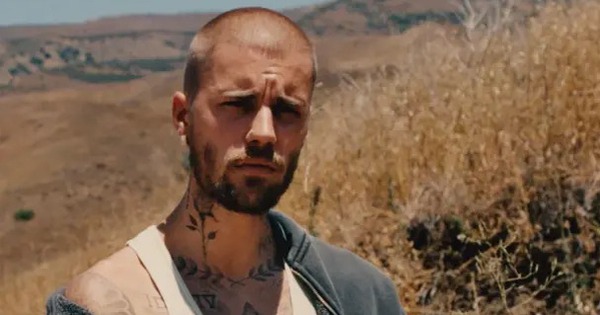 Tại sao Justin Bieber lại "mượn" con trai để ra album dù từng sa lầy vì nổi tiếng sớm?