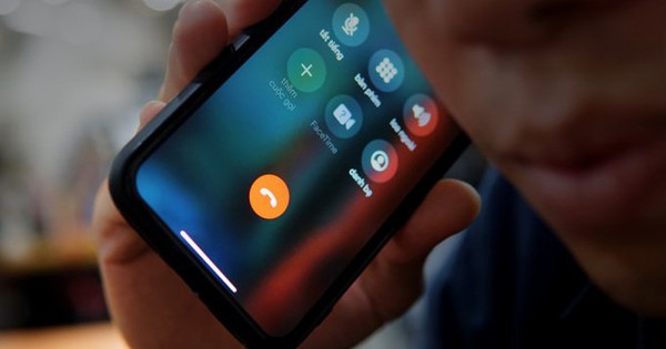 Người đàn ông ở Hà Nội chuyển khoản 2 tỷ đồng cho người lạ, rồi đi báo Công an