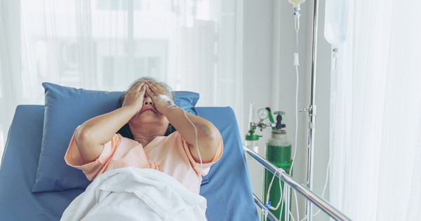 Rùng mình cảnh tượng cây cầu lớn đổ sập tại Trung Quốc vào rạng sáng, vẫn còn chục người mất tích