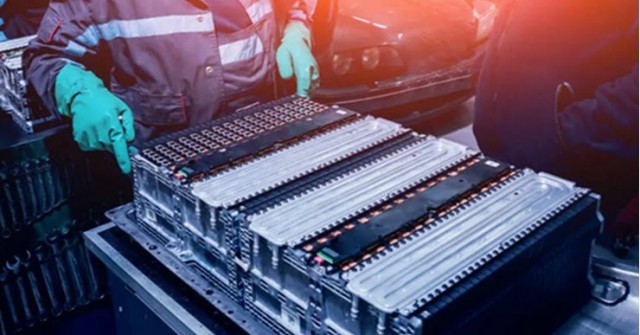 Xe điện sẽ rẻ như cho nhờ công nghệ tái chế pin đột phá chỉ với... nước lã