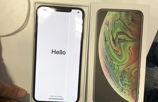 iPhone XS Max vừa mở hộp đã bị lỗi sọc màn hình