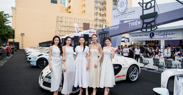 Các người đẹp Việt thưởng thức cà phê Trung Nguyên Legend tại sự kiện Gumball 3000