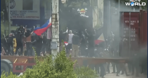 Lũ lụt chết người, tham nhũng tỷ đô: Hàng ngàn người Philippines xuống đường sau scandal 'hạ tầng ma'
