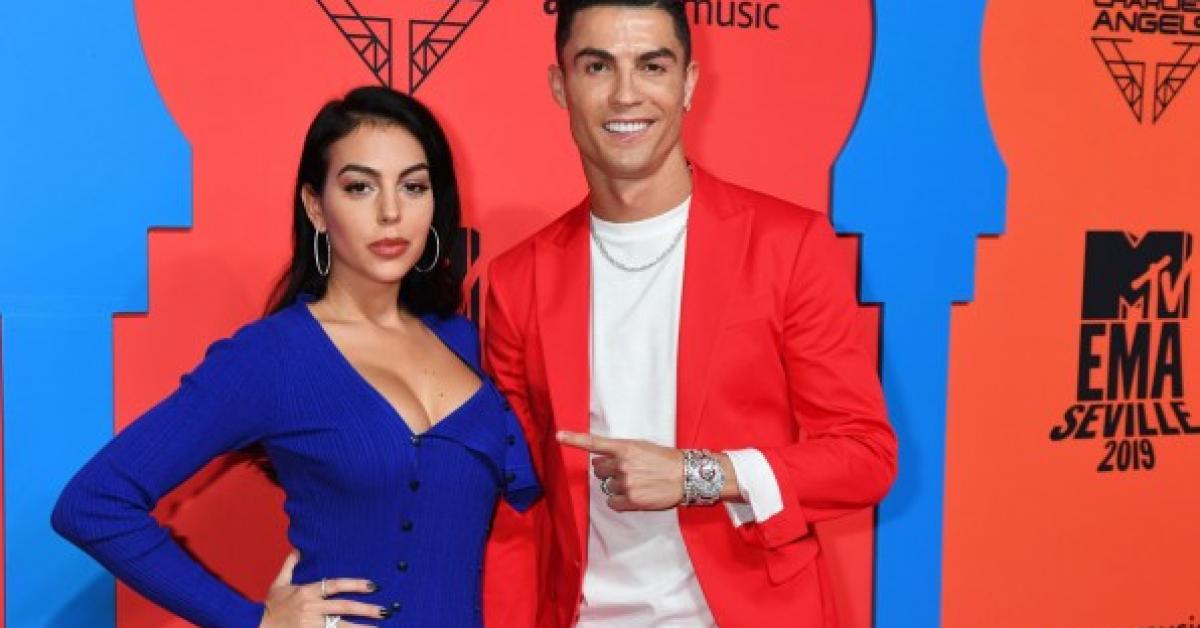 Ronaldo sắp kết hôn với bạn gái nóng bỏng?