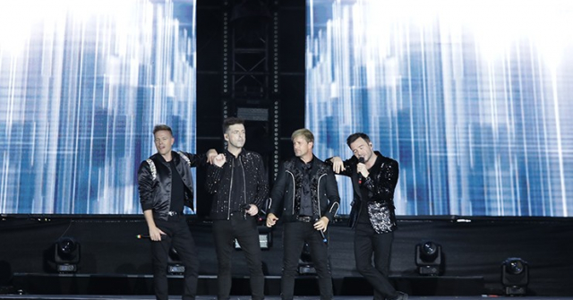 Đêm diễn Westlife trở lại Việt Nam sau 12 năm: Đã tai, mãn nhãn, trọn vẹn cảm xúc