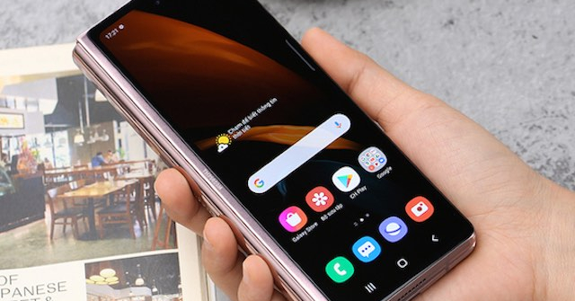 Bảng giá điện thoại Samsung tháng 12/2021: Galaxy Fold2 giảm 