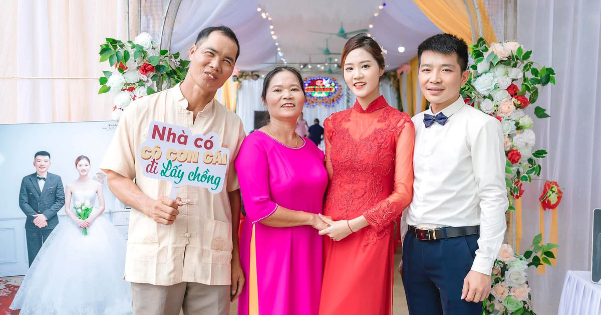 Quen em gái đồng nghiệp kém 14 tuổi, chờ em tròn 19 tuổi anh 