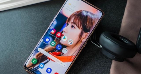 Có 12 triệu đồng nên mua Galaxy A80 hay mẫu iPhone cũ 