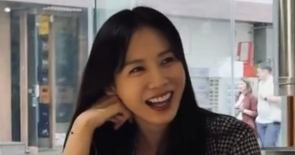 Son Ye Jin chỉ cần 9 giây để khiến netizen phải 