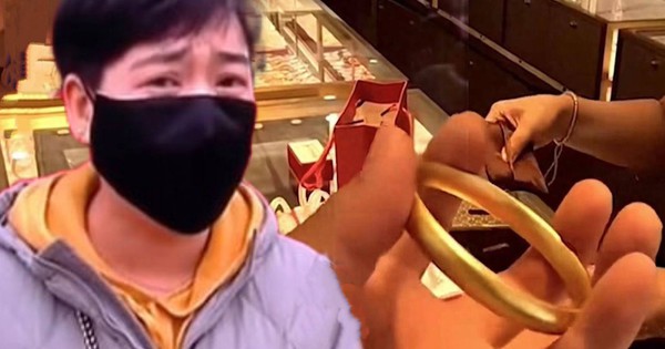 Người phụ nữ chi 61 triệu đồng mua vòng vàng, 2 năm sau đem bán thì phát hiện hàng giả, cửa hàng thách thức: 