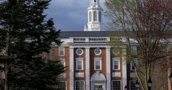 Sinh viên quốc tế ảnh hưởng thế nào khi Harvard bị buộc dừng tuyển sinh?