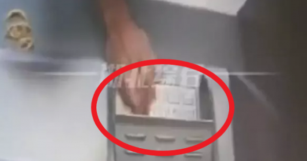 Cho tiền âm phủ vào cây ATM để mong tài khoản tăng số, người đàn ông đối mặt với cái kết đắng
