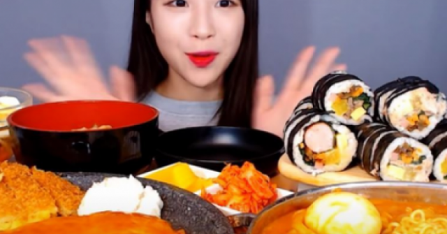 Thêm kẻ tống tiền 