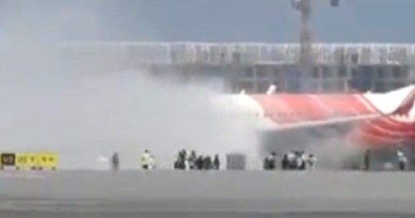 Máy bay Air India chở 170 người bốc cháy sau khi hạ cánh