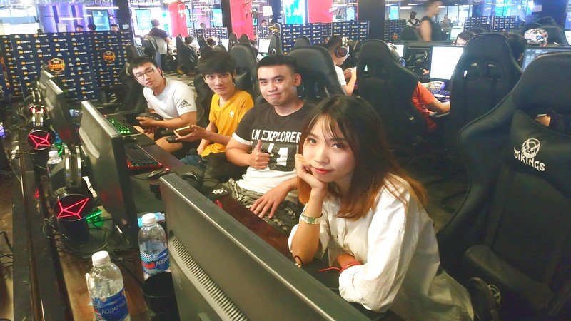 PUBG - Đừng khinh con gái, nữ game thủ đấu giải ăn Top 1 chẳng kém ai