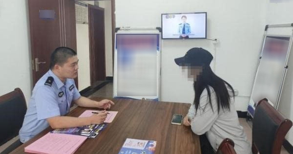 Cung cấp số tài khoản cho công ty để nhận lương, cô gái sinh năm 2000 bất ngờ nhận được hàng loạt “giấy báo nợ”, bị phong toả thẻ ngân hàng