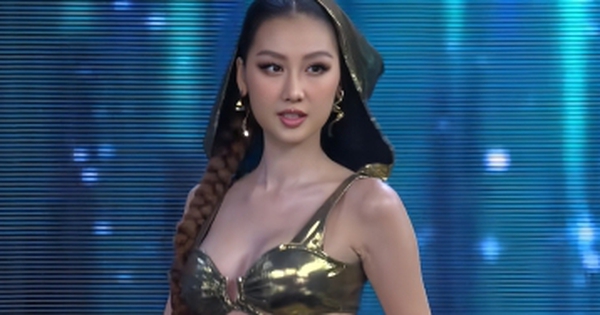 Quế Anh đang 