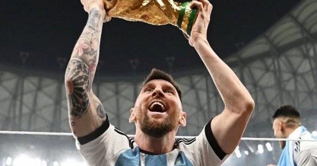 Messi vượt mặt Ronaldo trên Instagram, sắp bắt kịp… 