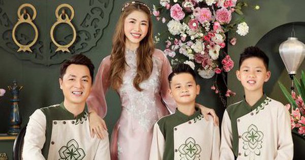 Vì sao gia đình Đăng Khôi - Thủy Anh thích mặc áo dài dịp năm mới?