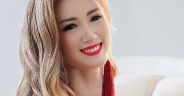 Nữ ca sĩ Lý Thanh Thanh lao xe vào dải phân cách, tử vong tại chỗ