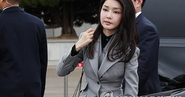 Cựu đệ nhất phu nhân Hàn Quốc bị tước bằng thạc sĩ vì đạo văn