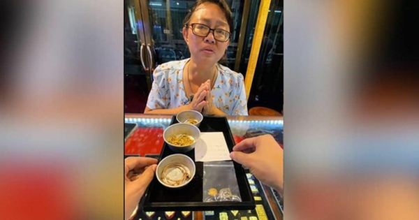 Người phụ nữ khiếm thính mang vàng đi bán, câu chuyện phía sau khiến ai nấy xót xa