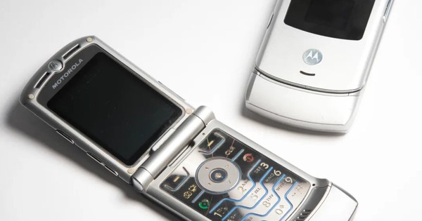 Motorola Razr V3: Chiếc iPhone của quá khứ