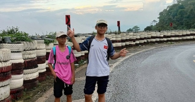 Ba mẹ con đi bộ từ Điện Biên về Hà Nội xem diễu binh