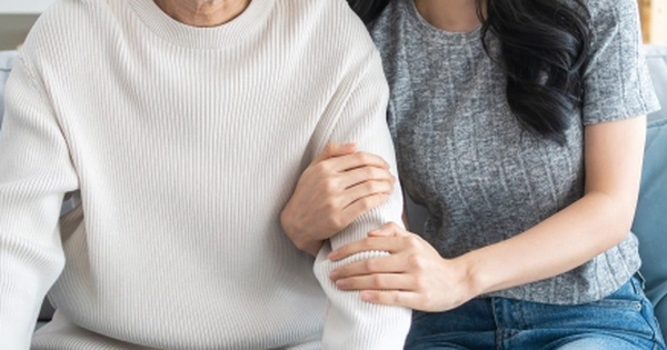 Chồng già đột quỵ trong ngày cưới, vợ kiểm soát rồi chiếm đoạt 4 tỷ đồng
