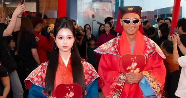 Cặp đôi Vbiz lệch 13 tuổi gây sốt MXH: Nhà trai đẹp top đầu showbiz, nhà gái cứ đóng phim là hot rần rần