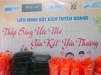 Liên Minh Đột Kích Tuyên Quang mang trung thu tới cho trẻ nghèo huyện Yên Sơn