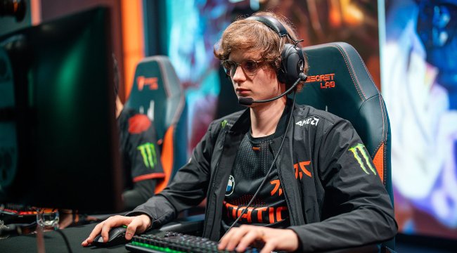 FNATIC tạm hoãn chuyến bay sang Mexico dự CKTG vì tuyển thủ mắc Covid