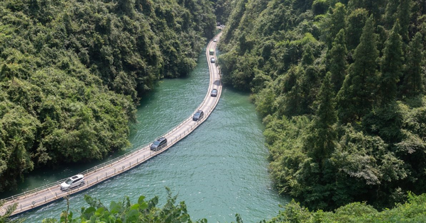 Không đào hầm, không bắc trụ, Trung Quốc khiến thế giới kinh ngạc khi xây cầu như lụa bay trên mặt sông, xe trọng thải 2,8 tấn di chuyển không hề hấn