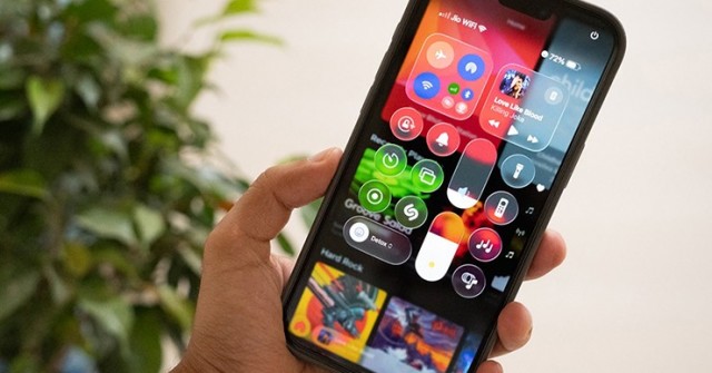 Bị khoá đường lui, người dùng iPhone "kêu trời" sau khi lỡ nâng cấp iOS 26