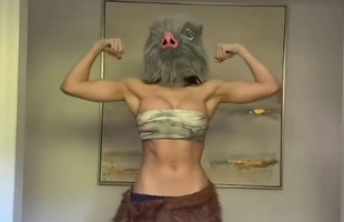 Cosplay Inosuke dài 8 giây, hot girl khiến người xem "tròn mắt" mà tấm tắc khen ngợi