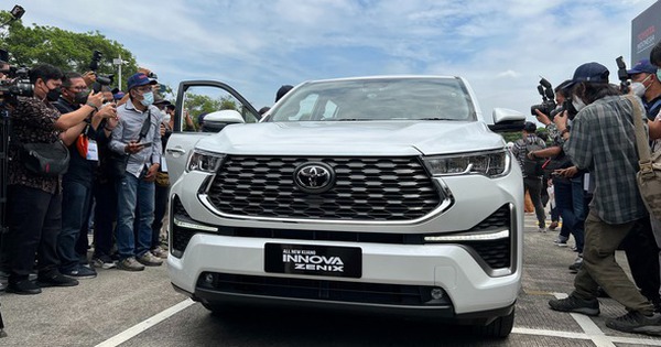 Toyota Innova 2023 ra mắt: Nhiều trang bị như xe sang, giá quy đổi từ 660 triệu đồng