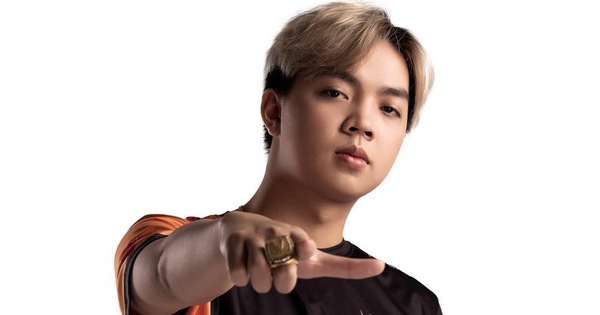 Khổ như thiếu gia ADC, được mẹ tặng xế hộp nhưng vẫn chưa biết chạy!