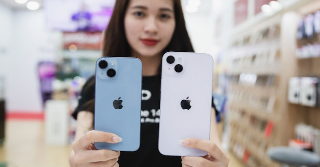 Bảng giá iPhone 13 mùa Noel: Giảm gần 12 triệu đồng, nhiều phiên bản hết hàng