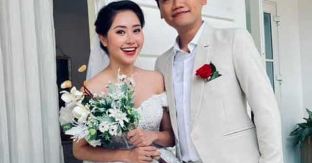 Mr. Cần Trô đăng ảnh cưới, cô dâu hóa ra là người quen của showbiz