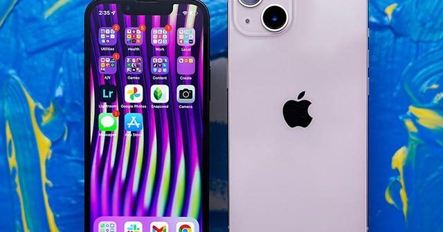 Apple tự tin khoe pin iPhone 13 trụ được cả ngày