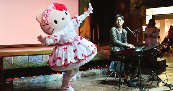 Mèo Hello Kitty đi khắp thế giới