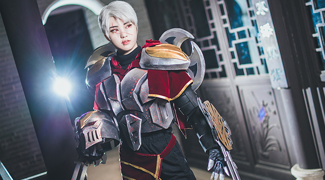 LMHT cosplay: Màn lộ mặt đỉnh cao của Zed với sự hoá thân của nữ cosplayer