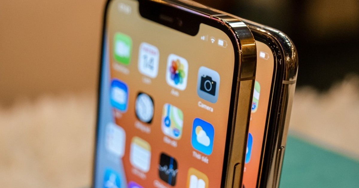 iPhone 12 vs iPhone XS Max: Chọn iPhone nào trong tầm giá dưới 9 triệu?