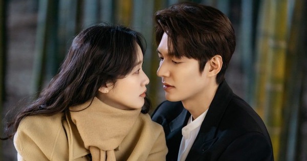 Quân Vương Bất Diệt tập 4: Lộ ảnh bệ hạ Lee Min Ho khoe sống mũi như 