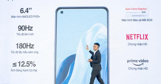 Màn ra mắt độc đáo có 1-0-2 của bộ đôi OPPO Reno7 Pro 5G và Reno7 ngay phố đi bộ Nguyễn Huệ