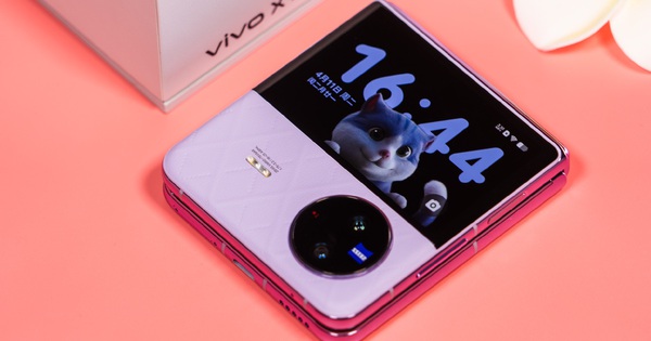 vivo ra mắt smartphone gập 