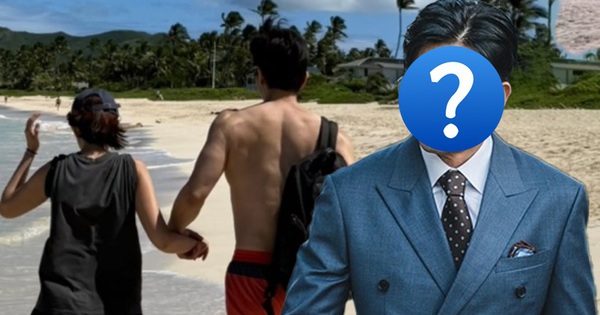 Khoe ảnh kỷ niệm 30 năm ngày cưới, nam thần U60 gây sốc với body như trai trẻ