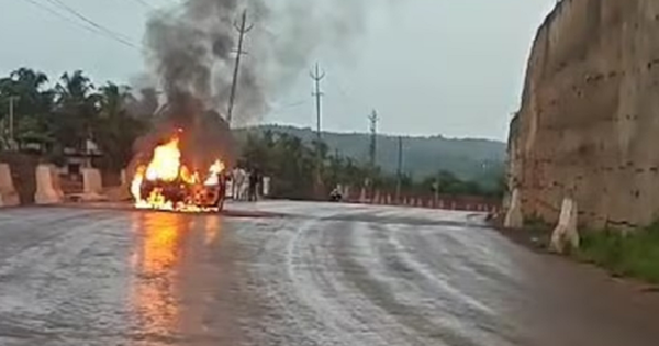 Xe ô tô mới mua 2 tháng bỗng bốc cháy, cả nhà 5 người hoảng loạn